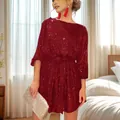 Robe courte à paillettes bordeaux avec col bateau élégant et ceinture pour les soirées - Bordeaux