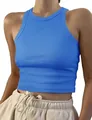 Dettaglio ravvicinato di un top corto blu a costine senza maniche su una modella. - Taglia S / Top / Blu zaffiro