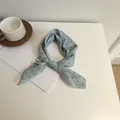 Foulard carré en coton et lin bleu clair de 58 cm à pois marrons pour femme - Style à Pois (Image Principale 70) / Bleu Clair à Pois