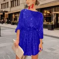 Robe courte à paillettes bleu roi élégante pour fête avec ceinture et manches 3/4, vue rue. - Bleu