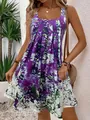 Detail eines lila geblümten Sommerkleides mit Falten für den Strandurlaub und Eleganz. - S / Kleider / Lila