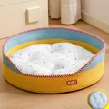 Handgeweven ronde kattenmand met zacht kussen met stippen in blauw en geel. - Crèmegeel + Katoenen Kussen