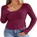 Dettaglio di una maglia a maniche lunghe bordeaux a costine con scollo a V e trama spazzolata. - Taglia S / Top / Borgogna