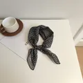 Petit foulard carré en coton et lin noir avec motif cachemire - Paisley gris foncé (Image principale 74) / 58*58cm / Gris Foncé Paisley