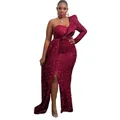 Elegantes weinrotes Pailletten-Abendkleid mit einer Schulter und hohem Beinschlitz. - M / Kleider / Burgunderrot