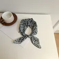Petit foulard carré 58cm coton lin à imprimé léopard bleu et gris élégant pour la mode féminine - Style léopard bleu-gris (Image principale 75) / 58*58cm / Léopard Bleu-Gris