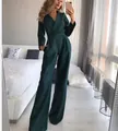 Eleganter smaragdgrüner Langarm-Jumpsuit mit Wickel-V-Ausschnitt und weitem Bein. - S / Set / Grün