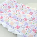 Florale Haustiermatte mit Rüschenrand und niedlichen Mustern für Katzen und Hunde - Größe 1 45x33cm (Unter 1kg) / Rosa-Lila Karierter Hase