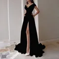 Elegante vestido de noche negro con hombros descubiertos, abertura alta y cola larga. - S / Vestidos / Negro