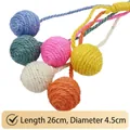Giocattolo per gatti con palline di sisal colorate, lunghezza 26cm e diametro 4,5cm. - Palla in Sisal Sospesa (25x4.5cm) / colori misti casuali