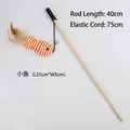 Bacchetta gioco per gatti in legno con pesce a strisce e piume, finitura naturale - Bacchetta 40cm + Corda 75cm / Piuma di Pesce