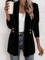 Dettaglio di un elegante cardigan in velluto nero con bottoni dorati a doppiopetto - Nero