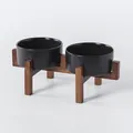 Ciotole doppie in ceramica nera con supporto rialzato in legno scuro per cani e gatti - Ciotola Nera Opaca con Supporto in Legno di Acacia Doppio Simmetrico Rialzato