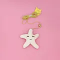 Jouet mignon étoile de mer en peluche pour chat avec cordon élastique jaune et grelot - Petite Étoile Mignonne