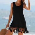 Elegante copricostume nero senza maniche con orlo a frange e nappine alla moda chic - Taglia S / Vestiti / Nero