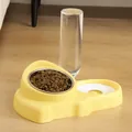 Hochwertiger Futterautomat für Haustiere mit Doppelnapf und Wasserspender in kräftigem Gelb - Beutelverpackung / Cremegelb + Edelstahlschüssel