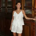 Elegante witte katoenen hemdset met ruches en bijpassende short voor de zomervakantie - S / Boven- En Onderstuk / Wit