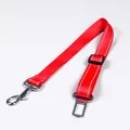 Ceinture de sécurité réglable pour chien rouge avec coutures réfléchissantes pour voiture - Modèle en Polyester Réfléchissant / 2.5*60-70cm / Rouge