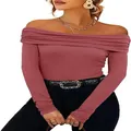 Primo piano di una maglietta rosa a spalle scoperte a maniche lunghe da donna elegante - Colore carminio
