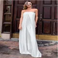 Ganzkörperansicht eines eleganten weißen trägerlosen Overalls mit weitem Bein für Frauen - S / Kleider / Weiß