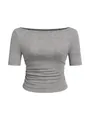 Detailweergave van een grijs slim fit T-shirt met boothals en zijplooien voor dames - S / Tops / T-Shirts / Lichtgrijs