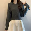 Élégant pull à capuche court en gris foncé avec texture douce et coupe décontractée - Taille unique / Hauts / Gris