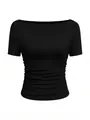 Detailweergave van zwart T-shirt met boothals, rimpels in de taille en slim fit - S / Tops / T-Shirts / Zwart