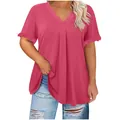 Top rosa de talla grande con cuello en V, pliegues delante y mangas con volante. - Rosa rojo