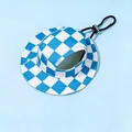 Cappello da sole per animali a scacchi bianchi e blu con fori orecchie e cinturino. - Taglia S / Quadri Blu