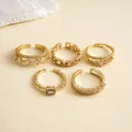 Vue détaillée d'un lot de 5 bagues vintage en plaqué or 18k et zircon - Ouvert Réglable / Or (Ensemble de 5 pièces)