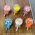 Detailweergave van kleurrijke oliegevulde shaker-lolly-sleutelhangers met sneeuwvlokken - Zonder Sleutelhanger (1 Stuk) / Veelkleurige Lichtgevende Lolly