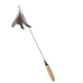 Bacchetta gioco per gatti con filo d'acciaio flessibile, manico in legno e piume - Bacchetta con Piume Maculate per Gatti / Colore Maculato