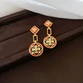 Detailansicht von Vintage-Ohrringen mit 24K Vergoldung, rotem Emaille und Zirkon - Ohrhänger (3# Rot) / Gold