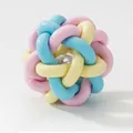 Bunter, gewebter Quietscheball für Hunde aus langlebigem, bissfestem Vinyl in Pastellfarben - Macaron Quietschender Glockenball / Zufällige Farbe