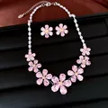 Elegante conjunto de collar y pendientes con flores de circonita rosa y amarilla - Flor Rosa (Conjunto de 2 Piezas) / Plateado