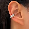 Élégante manchette d'oreille double argentée sur oreille pour un look sans piercing. - Bague d'Oreille Double Anneau Minimaliste (X200)