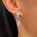 Boucle d'oreille anneau argentée avec un pendentif en zircone violet clair de forme marquise. - Bague d'Oreille Triple Anneau Pendentif Marquise (X007)