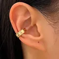Manchette d'oreille dorée minimaliste pour oreilles non percées avec finition polie brillante. - Bague d'Oreille Arc Épais Or (K-1559)