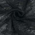 Gros plan sur un tissu en dentelle florale noire avec texture résille transparente - S / Robes / Noir