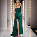 Elegantes smaragdgrünes Abendkleid mit Pailletten, Ein-Schulter-Design und hohem Schlitz - S / Kleider / Grün