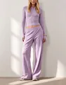 Vista completa di felpa con cappuccio viola e pantaloni a gamba larga coordinati casual - Viola chiaro