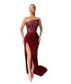 Elegantes burgunderrotes One-Shoulder-Abendkleid mit Pailletten-Oberteil und Satinschwanz - Burgunderrot