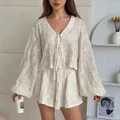 Elegante completo vacanza in pizzo crema due pezzi con top a lacci e pantaloncini - Taglia S / Top E Pantaloni / Albicocca