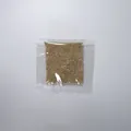 Dettaglio della polvere di erba gatta essiccata naturale confezionata in un sacchetto per gatti - Polvere di erba gatta (Busta OPP, 1g)