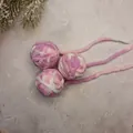 Weiche Plüsch-Garnball-Katzenspielzeuge mit langen Schwänzen für Bewegung Rosa und Lila - Farbe 3