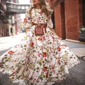 Elegantes Maxikleid mit Bohème-Blumendruck, großem Schwingrock und braunem Gürtel - Kleider / S / Milchweiß