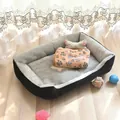 Panier rectangulaire douillet pour chien avec couverture à pattes et jouets colorés - Ensemble Couverture et Coussin d'Os / 30x40 / Noir et Gris