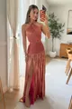 Detailansicht eines metallischen Faltenhalfterkleids mit Schlitz und Rückenfrei - XS / Kleid (8155) / Roségold