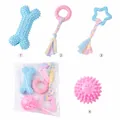 Vue détaillée d'un ensemble de 4 jouets pastel pour chiens avec os, étoile et balle - Ensemble Os + Tissu à Pois + Balle à Picots + Tissu Étoile