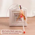 Varita duradera para gatos con cable de acero flexible de 105 cm y plumas naturales - Varita para Gatos de Alambre de Acero